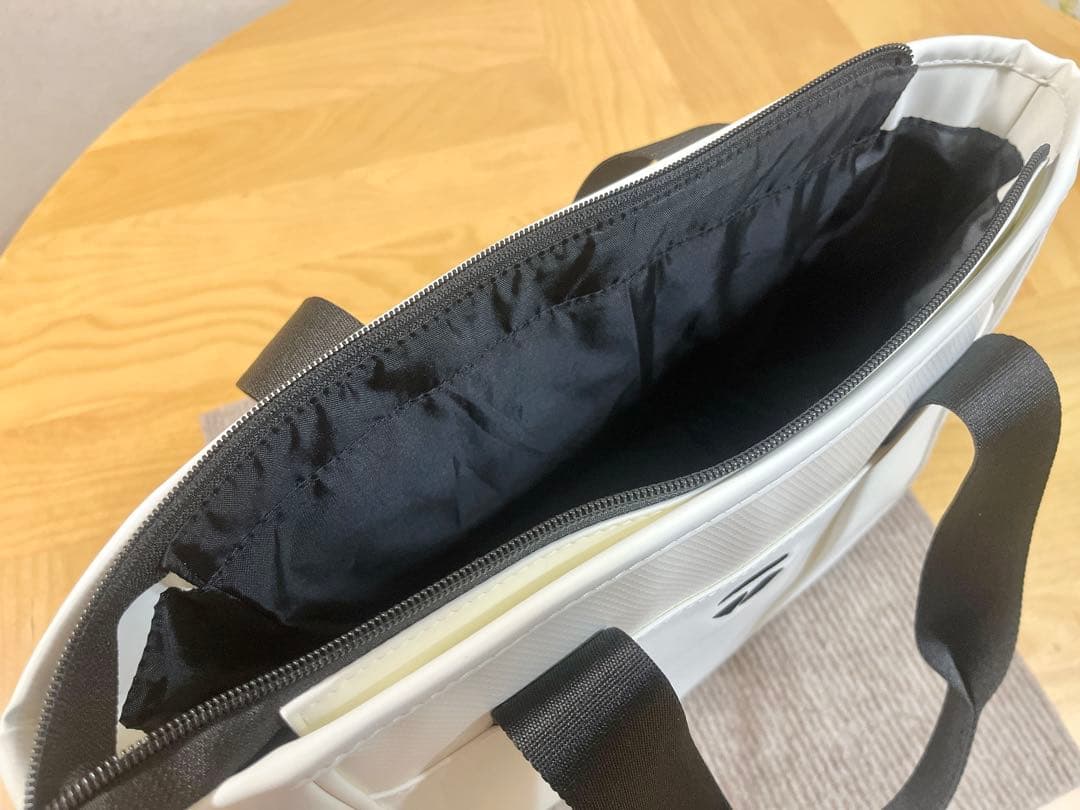 テーラーメイド ラウンドトート UN745 ホワイト