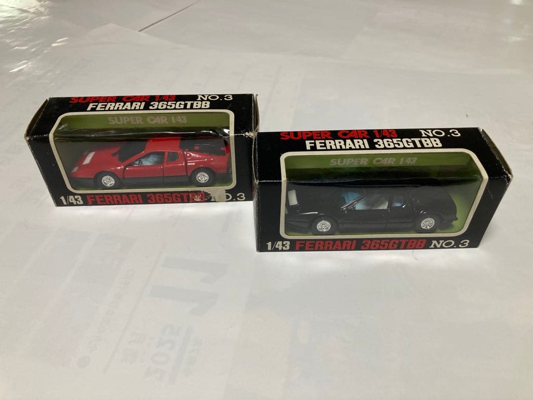 Ferrari 365GTB 1/43ミニカー　色違い2台セット
