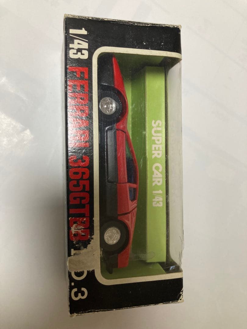 Ferrari 365GTB 1/43ミニカー　色違い2台セット