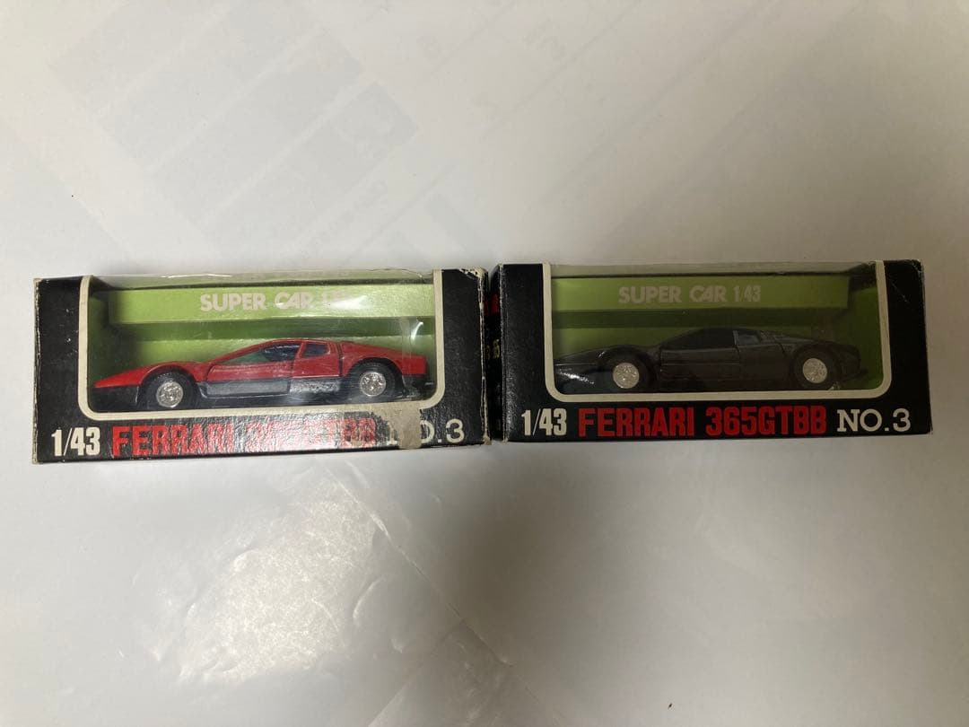 Ferrari 365GTB 1/43ミニカー　色違い2台セット
