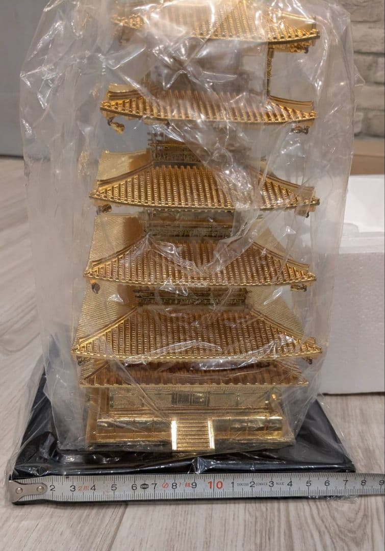 【新品】金色の五重の塔 置物 約20cm
