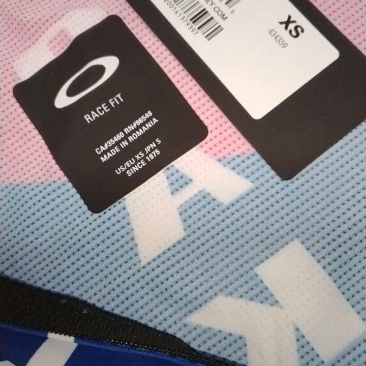 【新品】オークリーAERO JERSEY