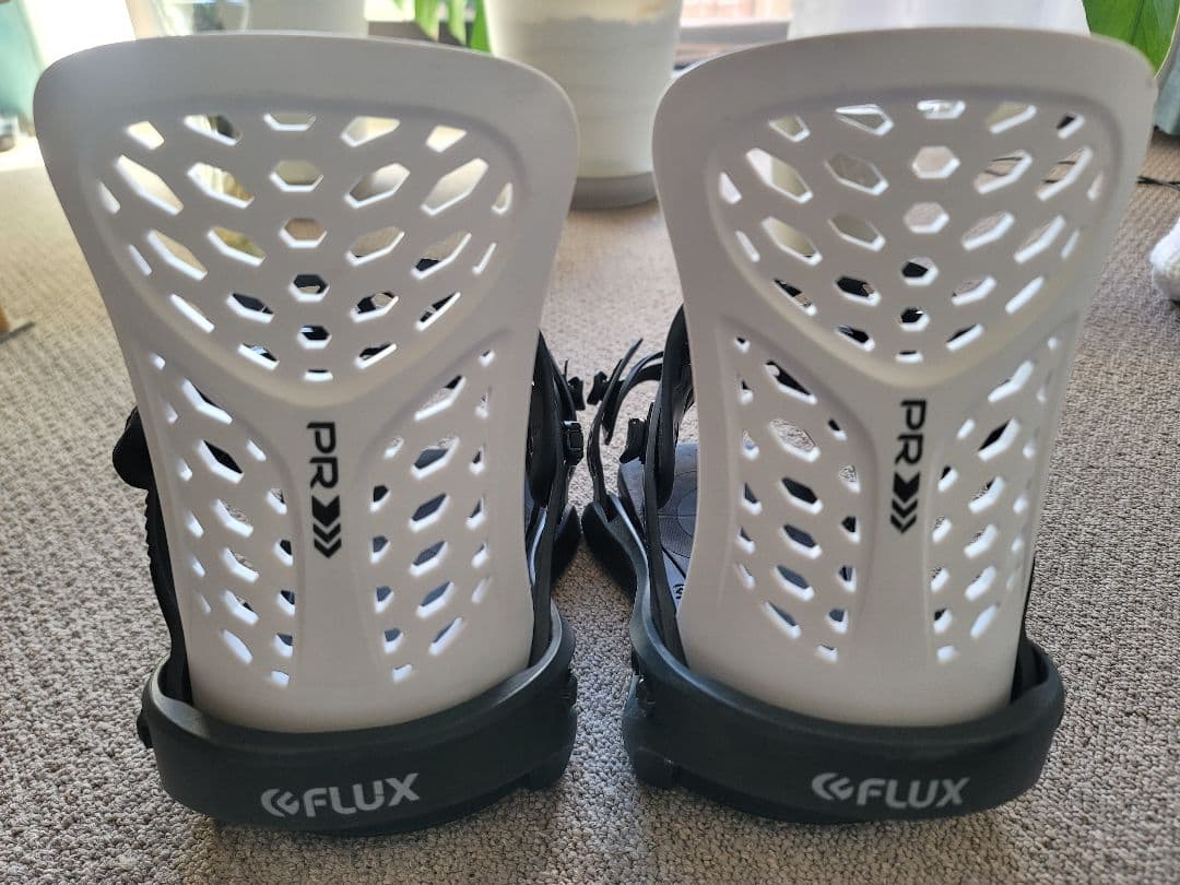 FLUX PR スノーボードビンディング 黒/白