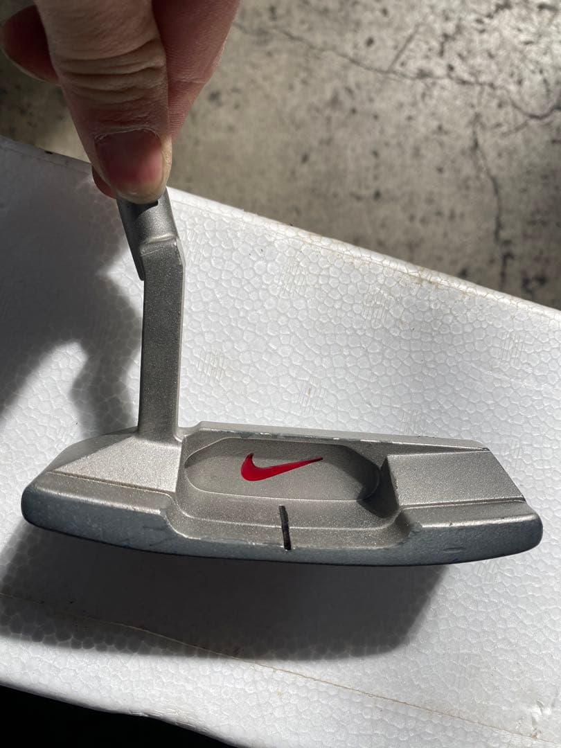Nike シルバーパター