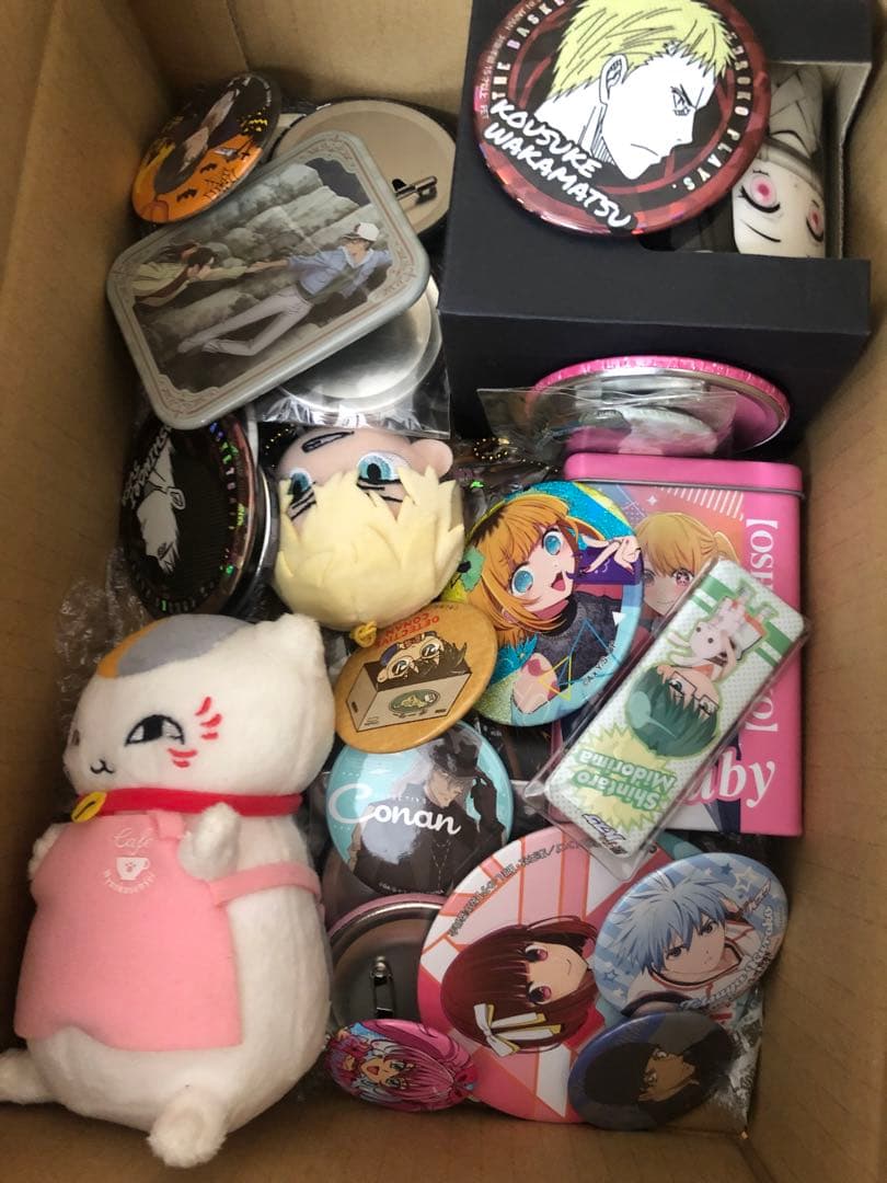 アニメグッズ、缶バッジ・ぬいぐるみ、まとめ売りD 150点以上