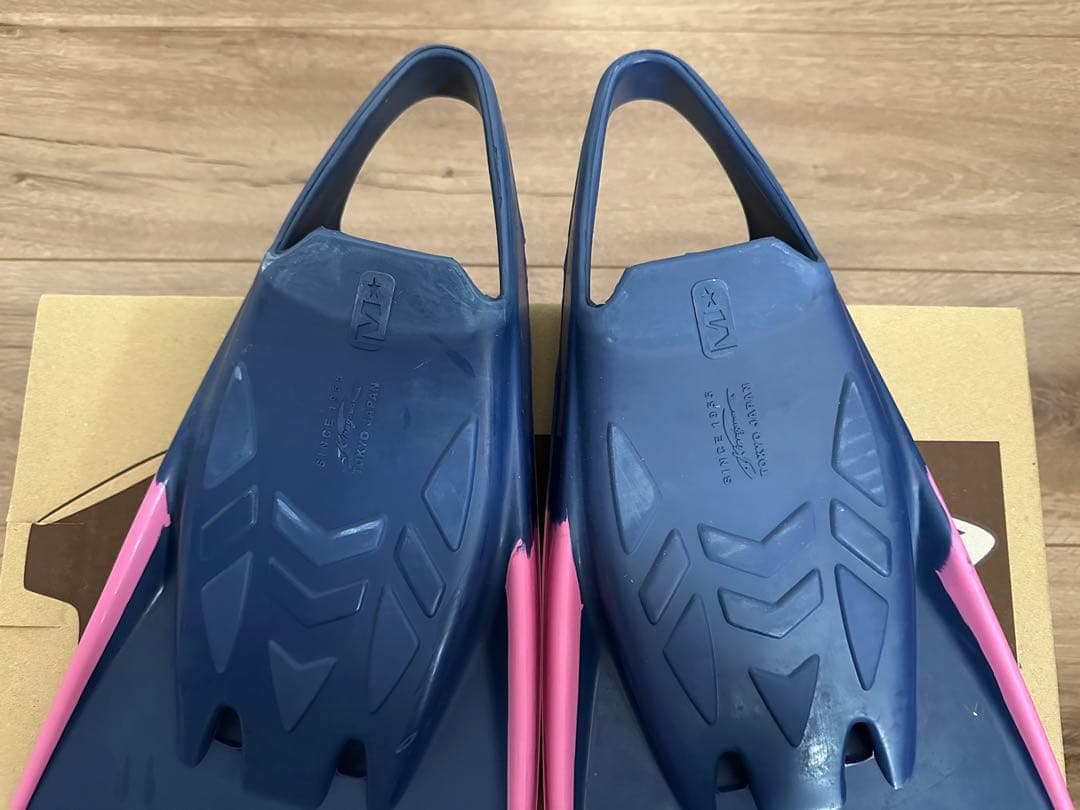 新品　ZEBEC ゼベック フィン ミッドナイトブルー ピンク ボディボード　M