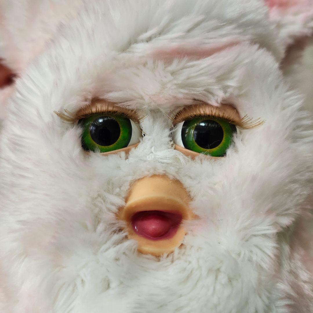 ファービー ストロベリースワール furby 英語版
