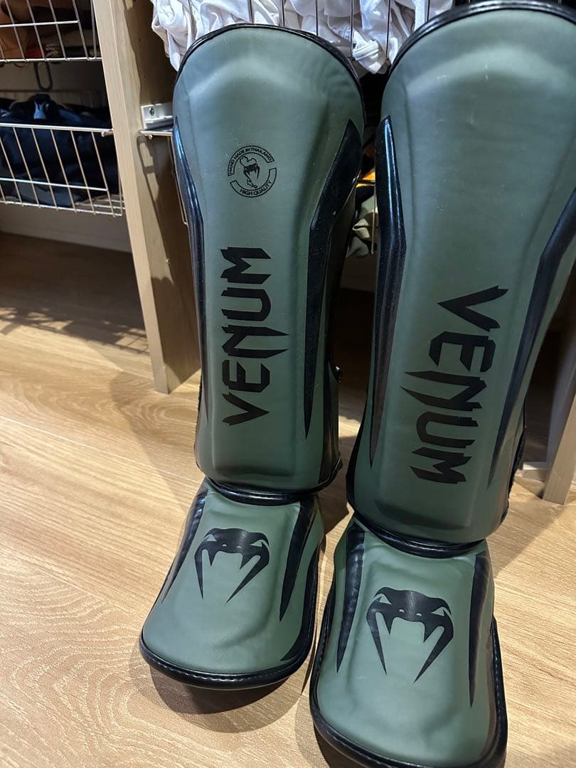 Venum レガースMサイズ