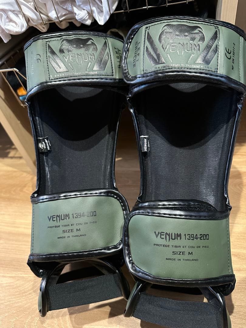 Venum レガースMサイズ
