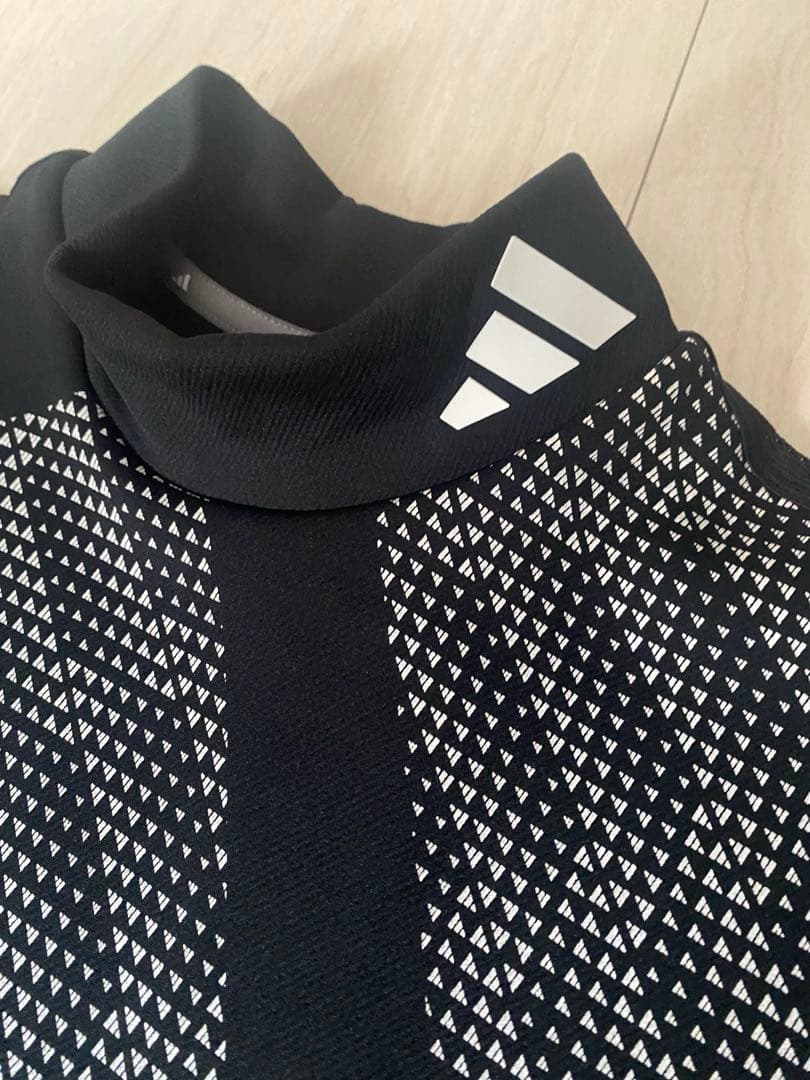 ゴルフウェア★お値下げ　adidasメンズ　モックネック★新品・未使用　タグ付き
