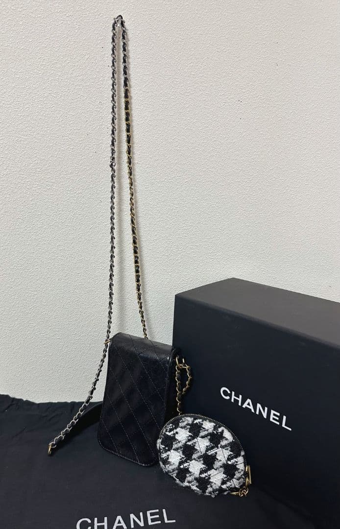 CHANEL 黒 レザー スマホショルダーバッグ