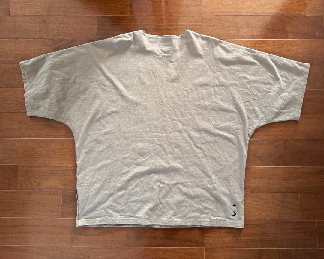 ルースイソンブラ　DOMINGO ONE PANEL TEE