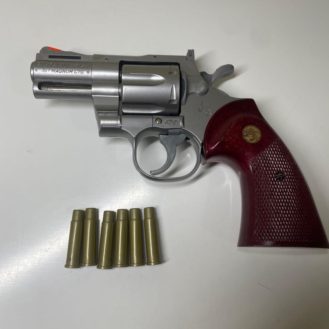 .357 Magnum リボルバー 木製グリップ