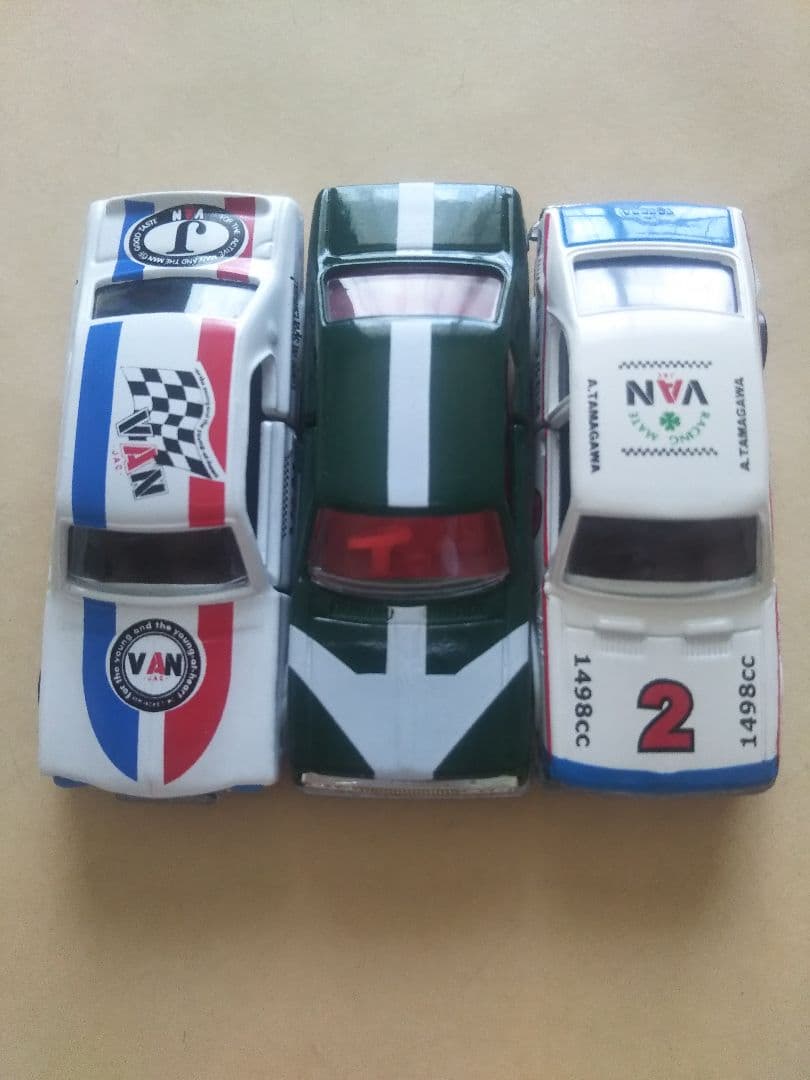 トミカ ミニカー ・ヴァンヂャケットハコスカレーシング3台セット