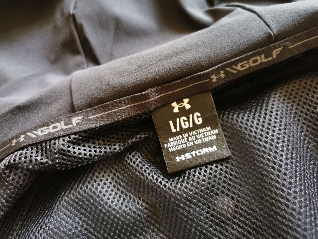 Under Armour ブラックウィンドブレーカー
