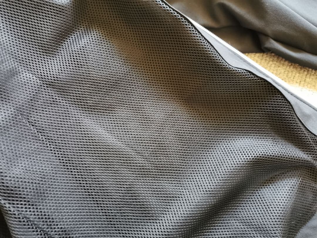 Under Armour ブラックウィンドブレーカー