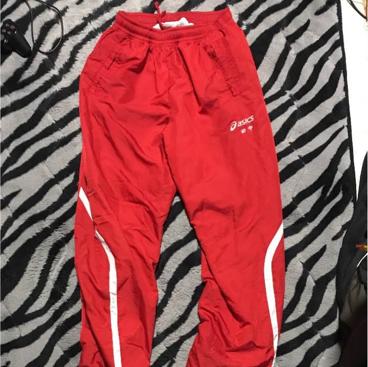 ウィンドブレーカーasics