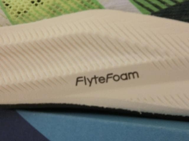 アシックス・マラソンシューズ・ハイパースピード（黄緑）未使用27.0㎝