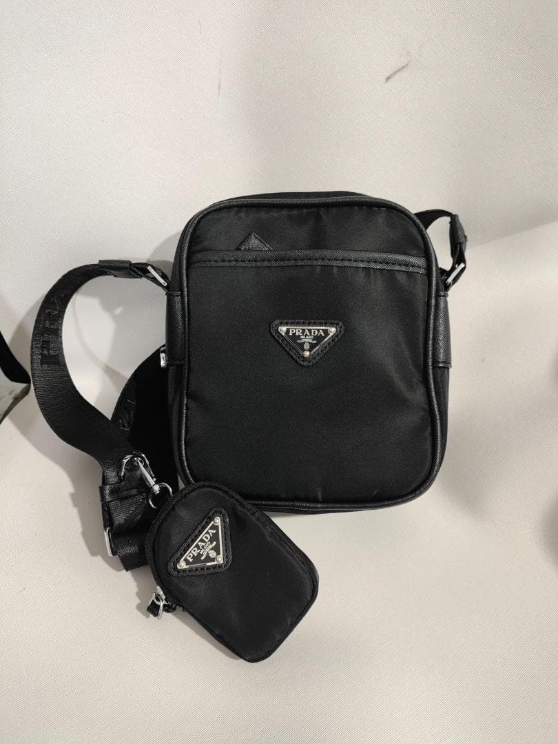 プラダ　ショルダーバック 新品ブラック PRADA ナイロン ショルダーバッグ