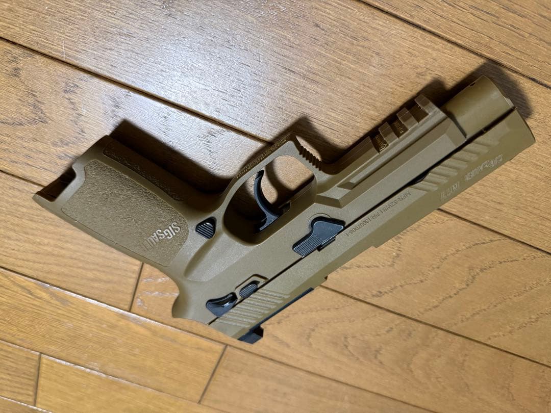 東京マルイライラクス LayLax M17 SIG P320 CO2