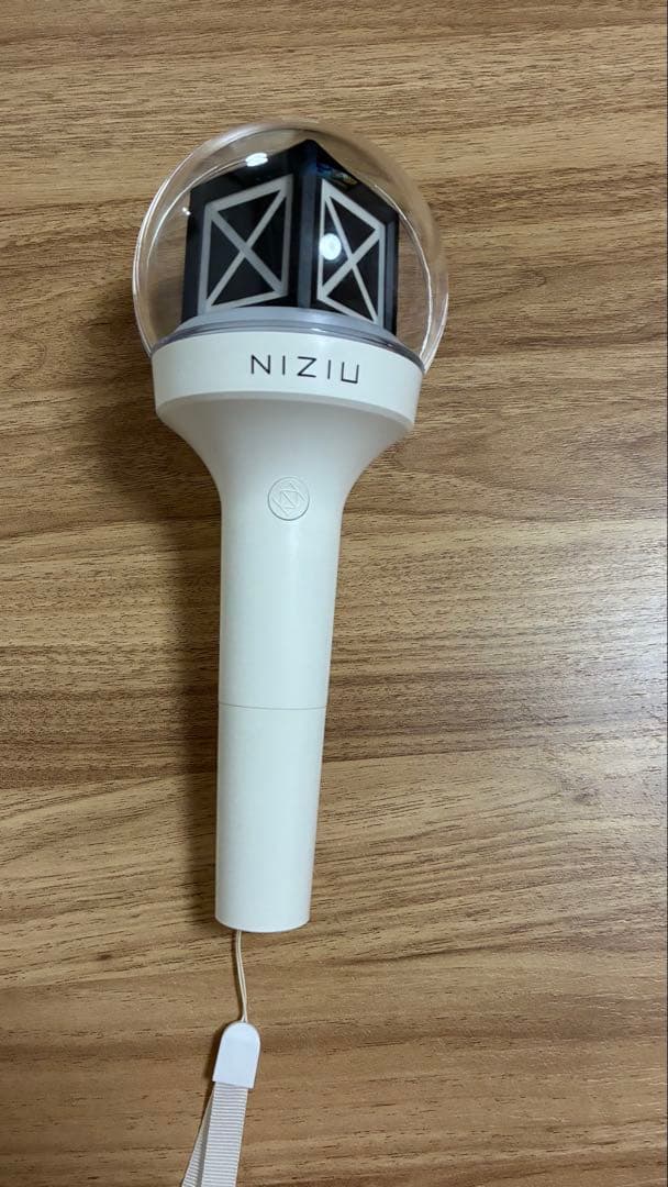 NIZIU ペンライト ホワイト【箱・充電器無し】
