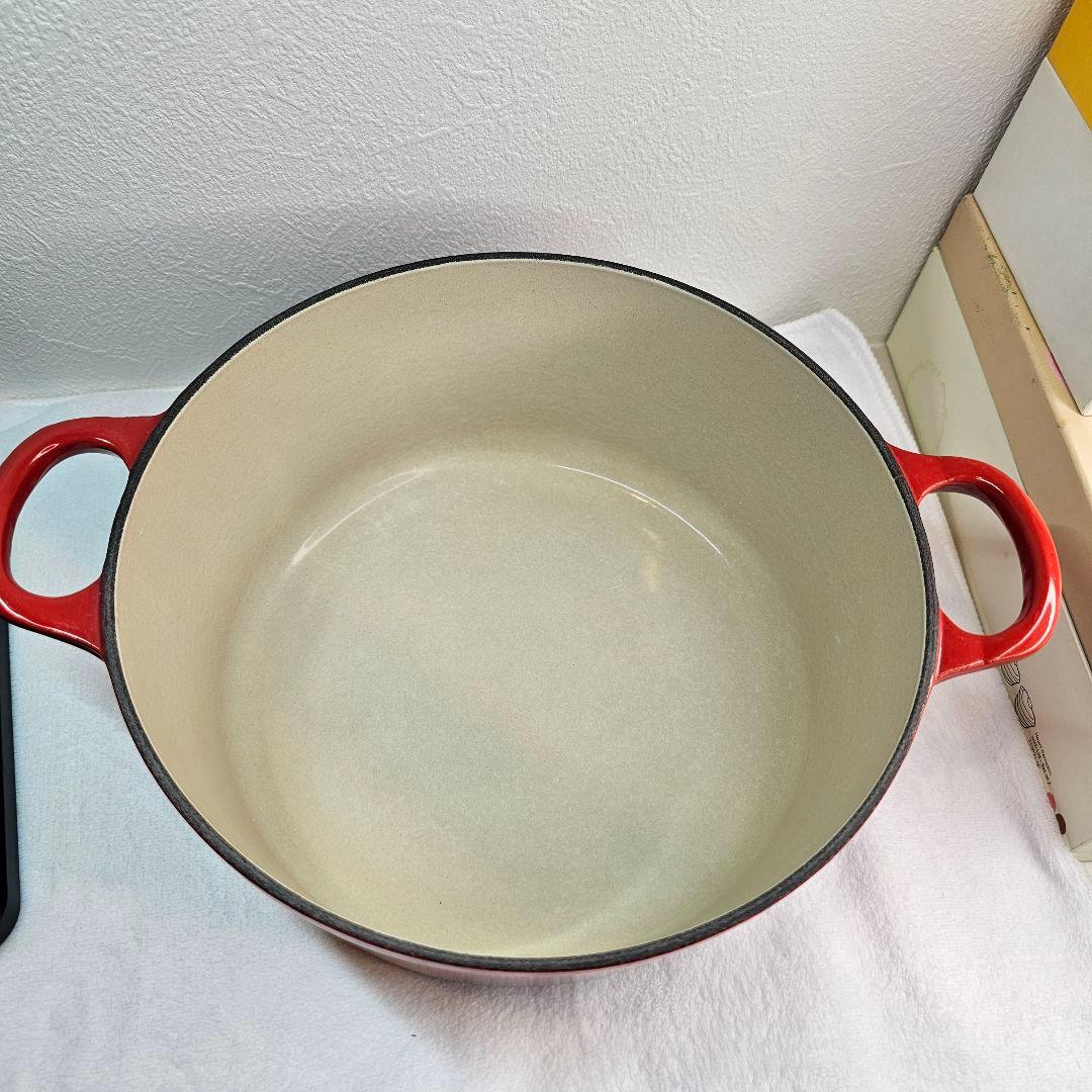 Le creuset ル・クルーゼ ココット・ロンド 22cm レッド
