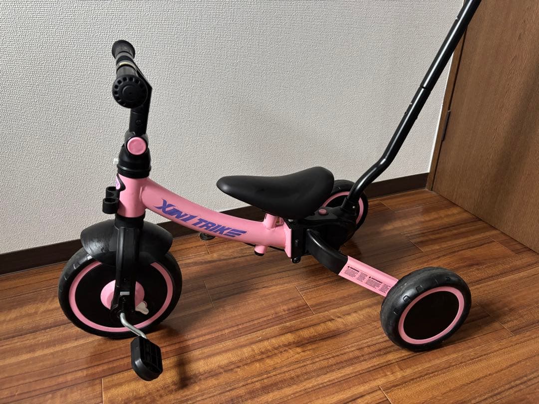 ピンクの三輪車 調整可能ハンドル