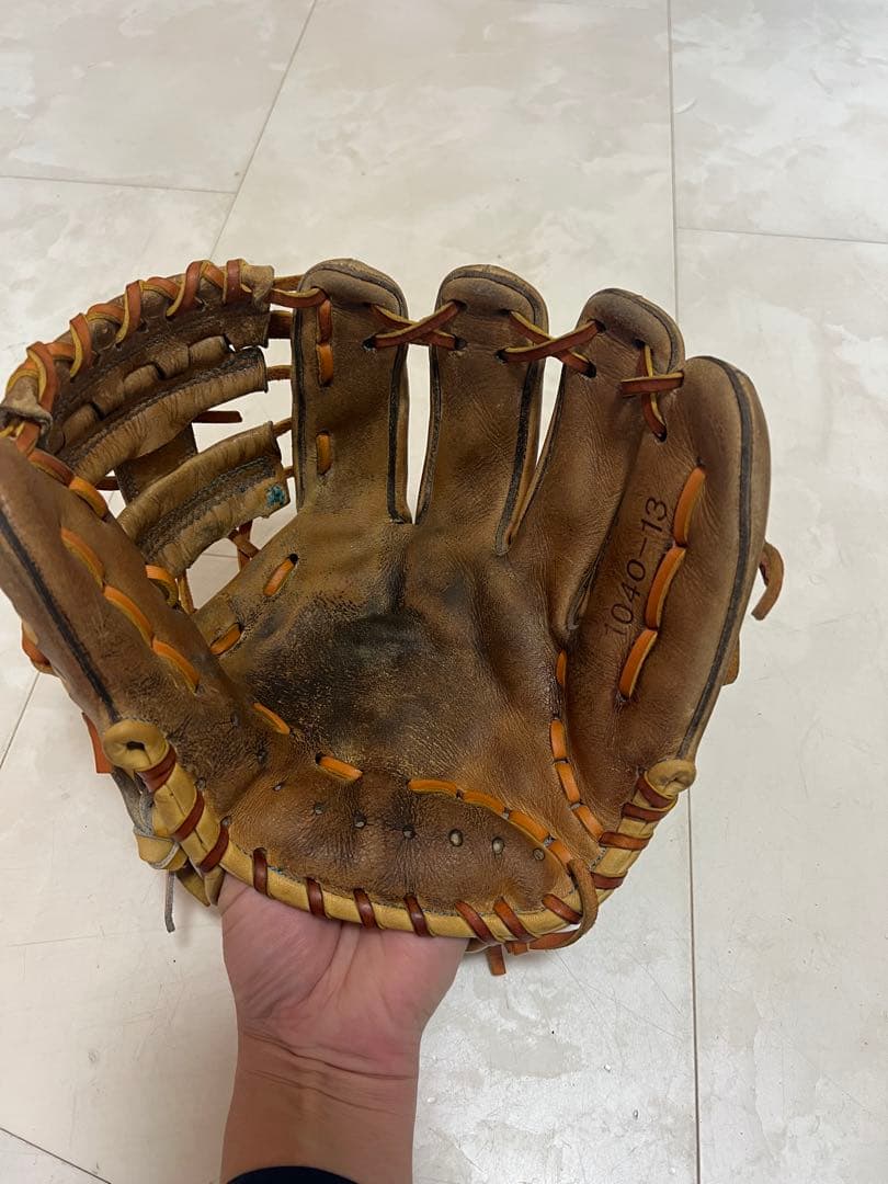 プロ野球選手実使用品　　球団刺繍有　硬式内野グローブ　プロ支給品