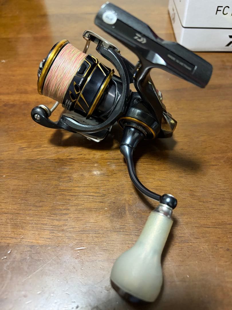 週末値下げ致します！ダイワ21カルディアFC LT2500S ゴメクサスノブ付