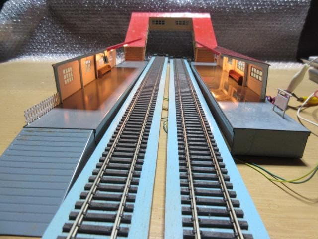 跨線橋のある駅　（HOゲージストラクチャー）(金属製 / エンドウ製）