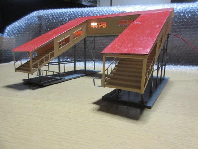跨線橋のある駅　（HOゲージストラクチャー）(金属製 / エンドウ製）