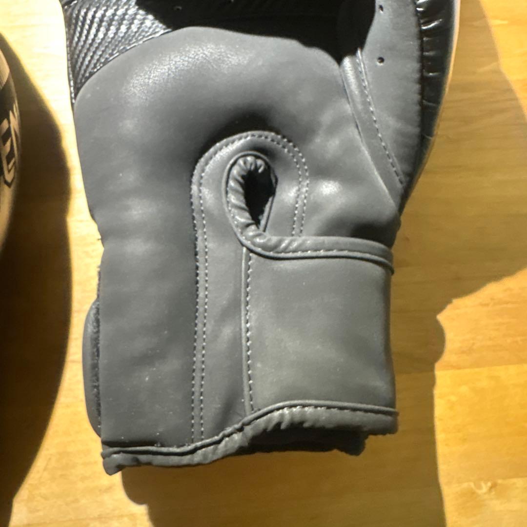 【最終値下げ】VENUM 16 oz ブラック プロボクシンググローブ