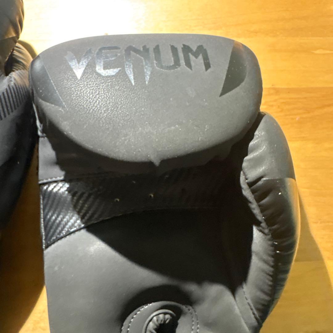 【最終値下げ】VENUM 16 oz ブラック プロボクシンググローブ