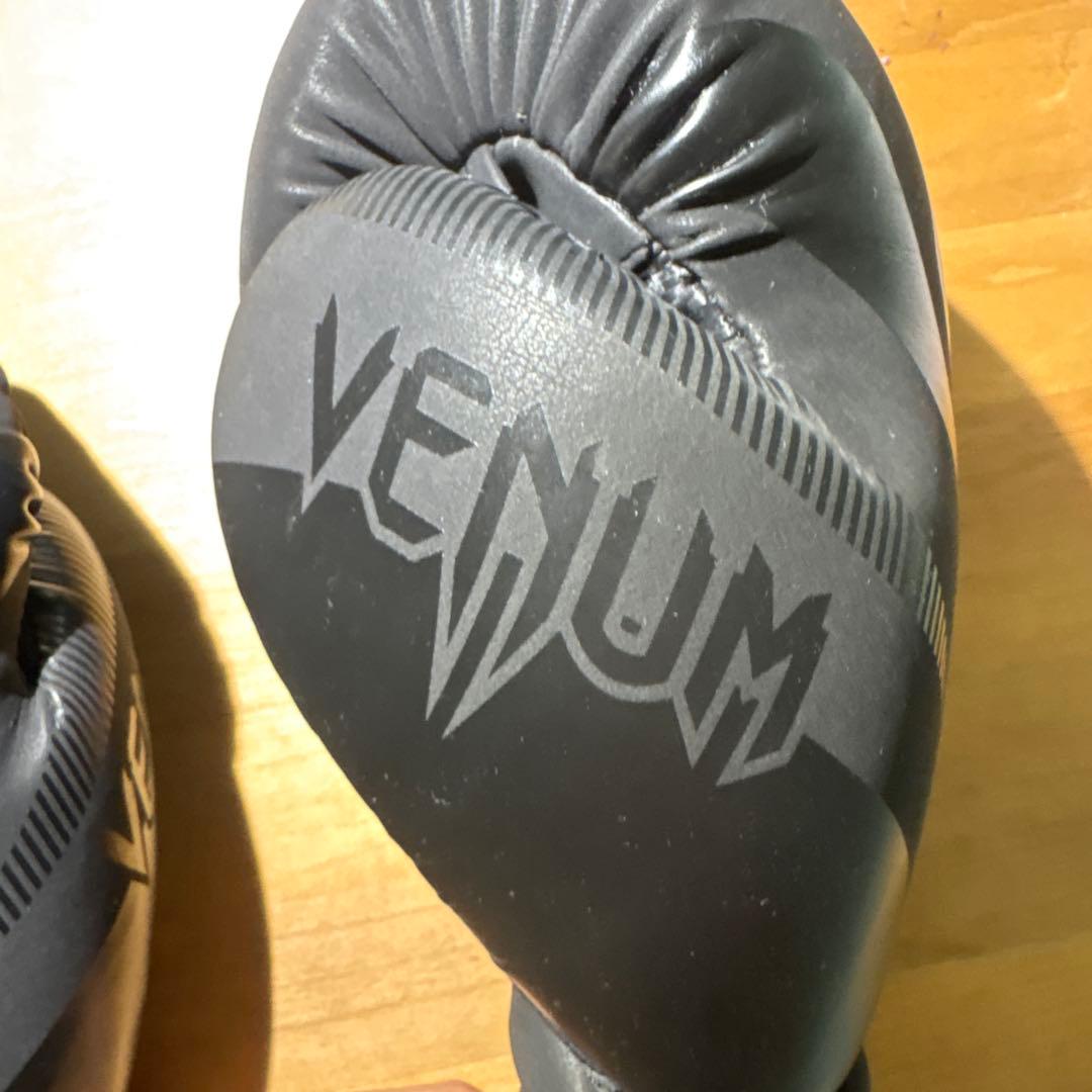 【最終値下げ】VENUM 16 oz ブラック プロボクシンググローブ