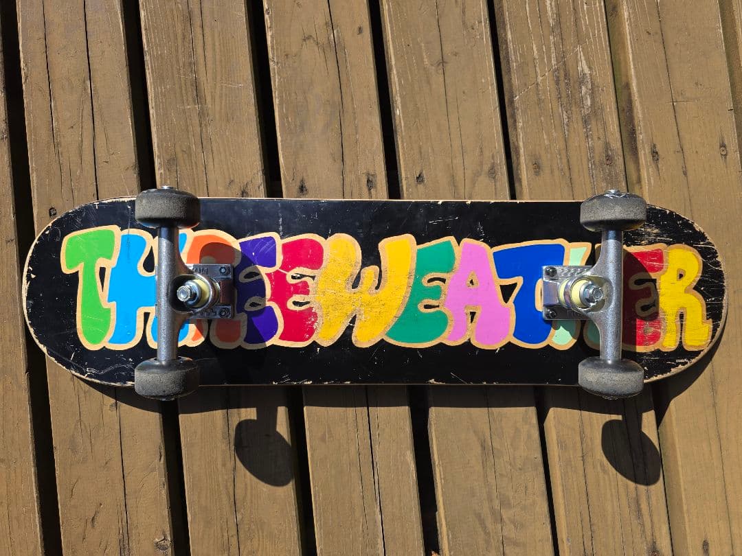 【定価約4.5万】キッズスケートボードセット！bern THREEWEATHER