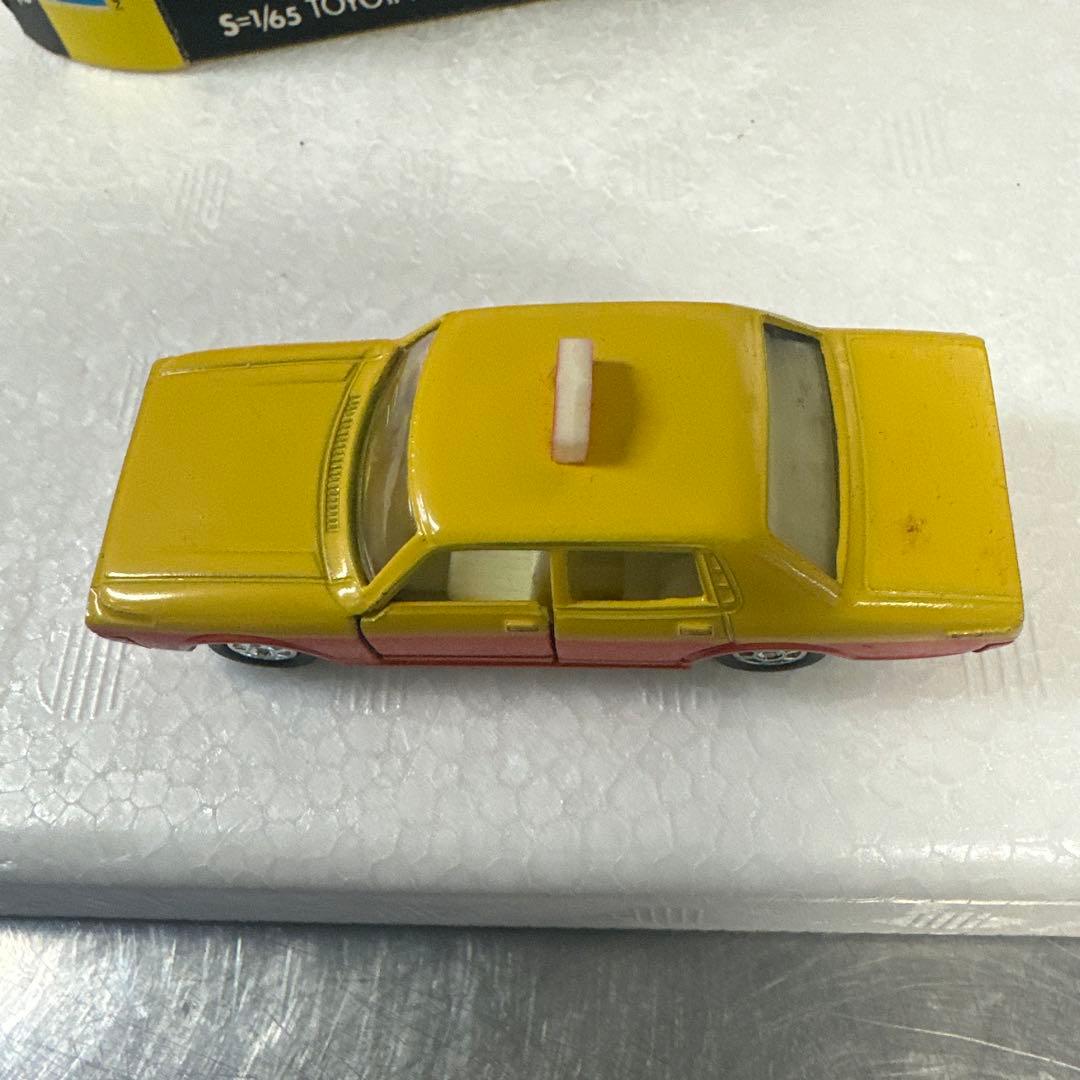 トミカ 28 トヨタ タクシー 1/65