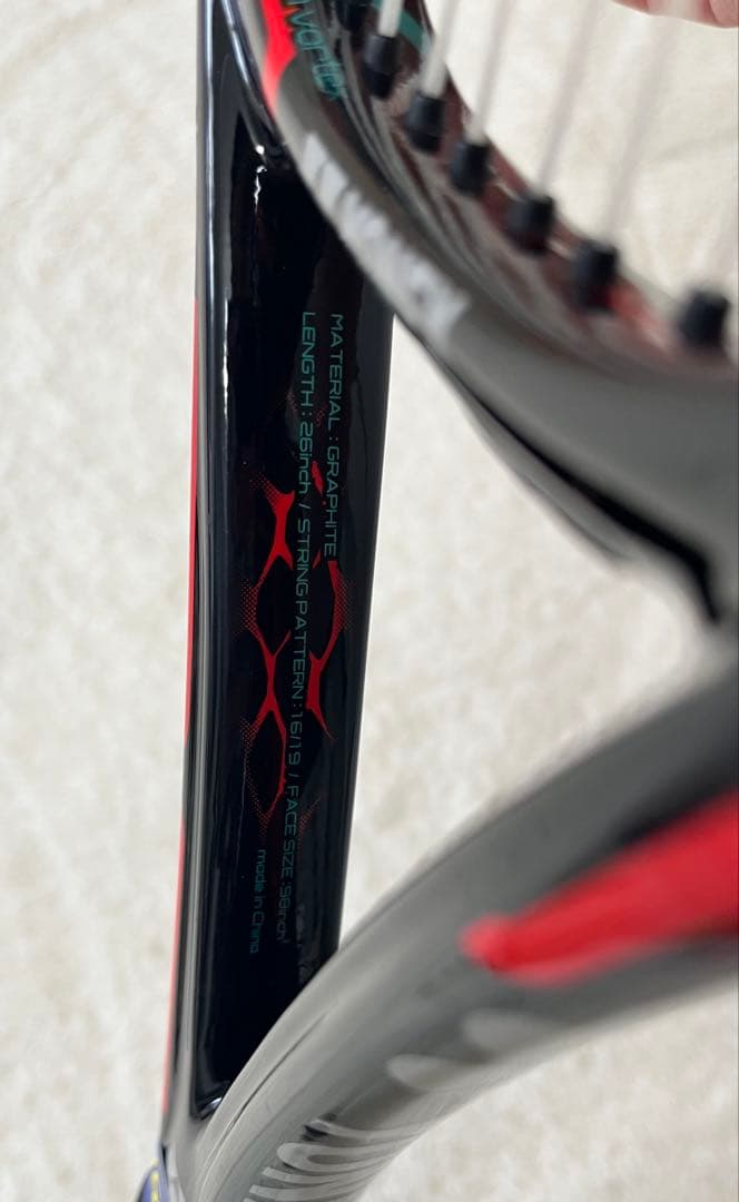 ⭐︎YONEX VCORE テニスラケット ⭐︎赤黒⭐︎カバー付き⭐︎グリップ交換新品⭐︎