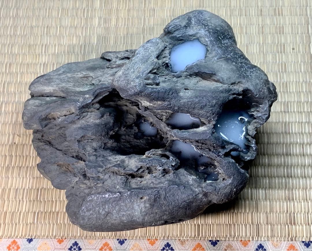 2500 揖斐川石 ウブ『天邪鬼』桐箱付 2箇所ヌケあり 水石 置物 鑑賞石