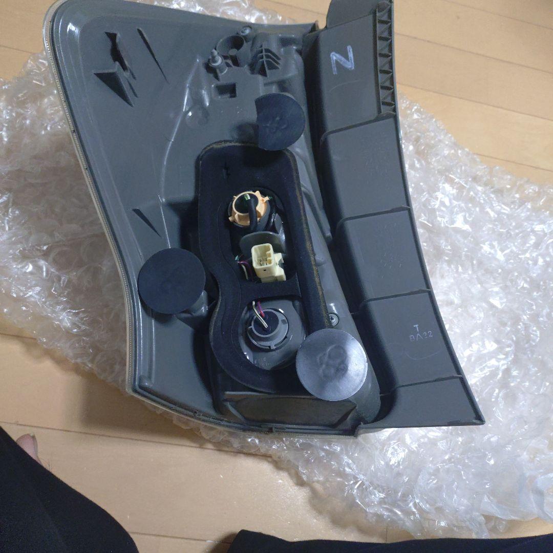 トヨタプリウスα純正テールランプ左右H24年前期