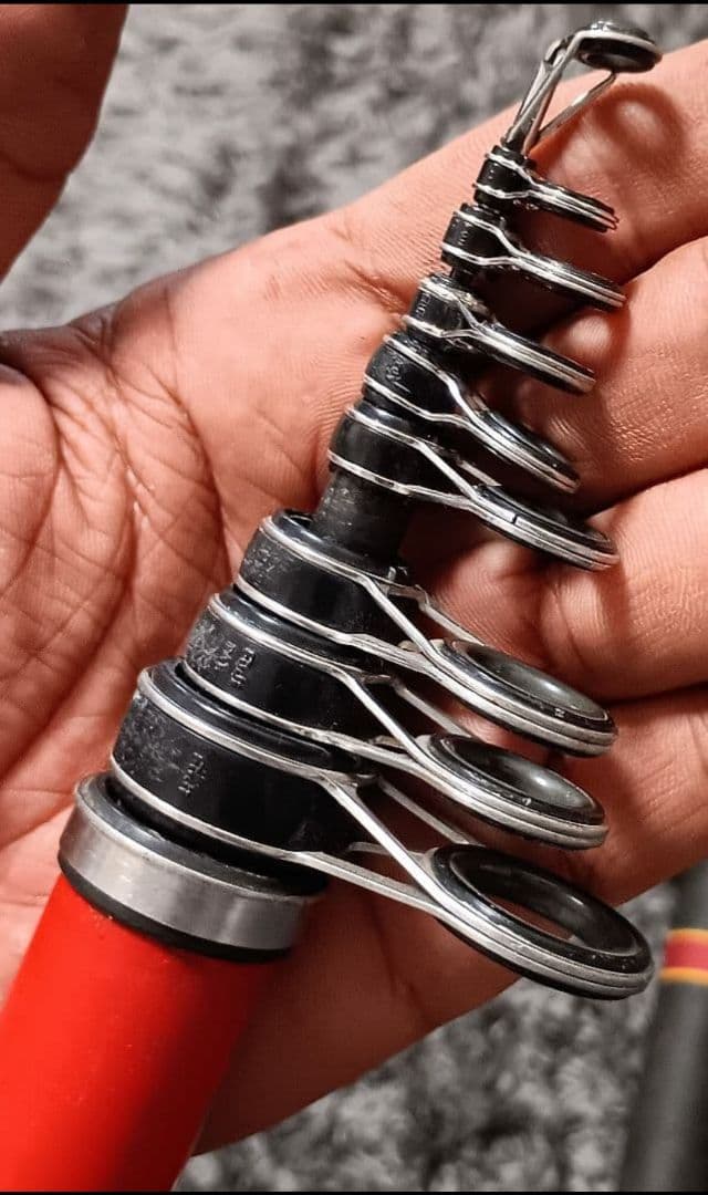 がまかつがま磯シルバー2号5.6mSICガイド&がま磯3号5.4m遠投ガイド