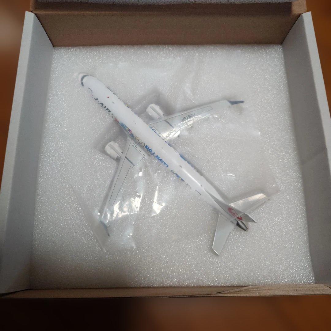 航空機・ヘリコプター 1/200 JAL J-AIR Embraer 190 NO LIMIT