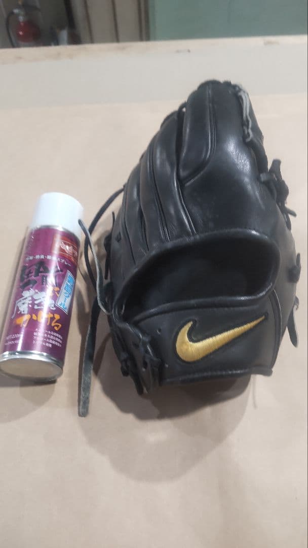 ★スプレーおまけ付き★　 NIKE　内野手用硬式グローブ　ブラック　サイズ小さめ