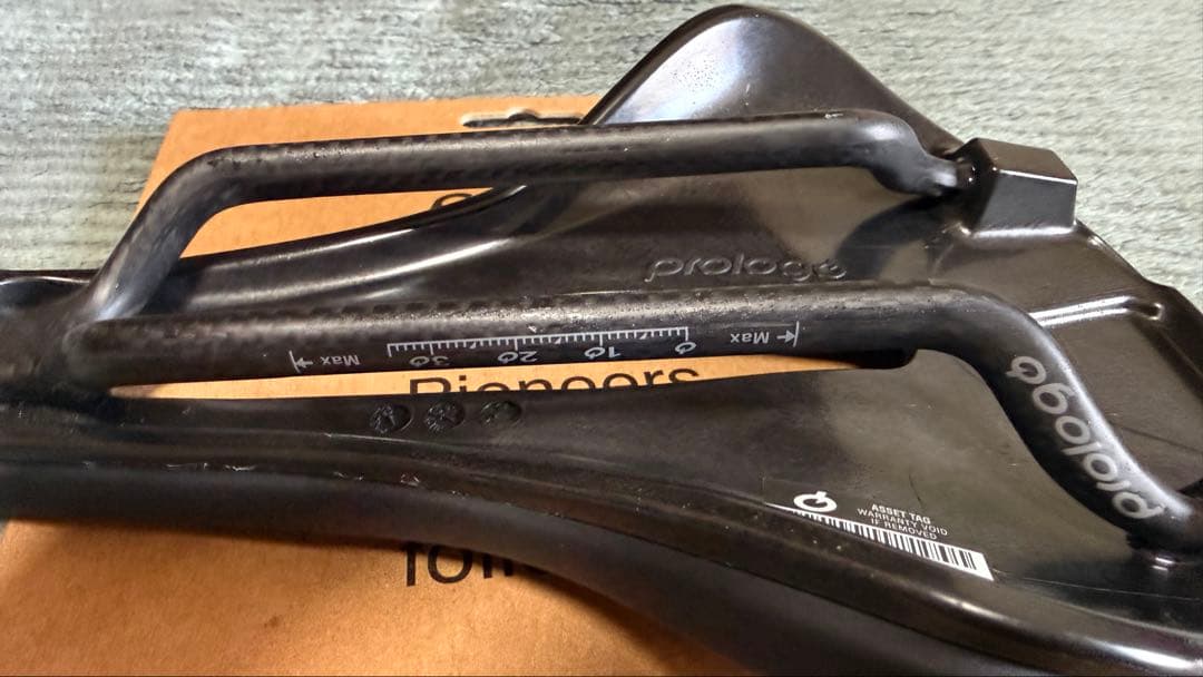 prologo サドル NAGO R4 PAS NACK 147