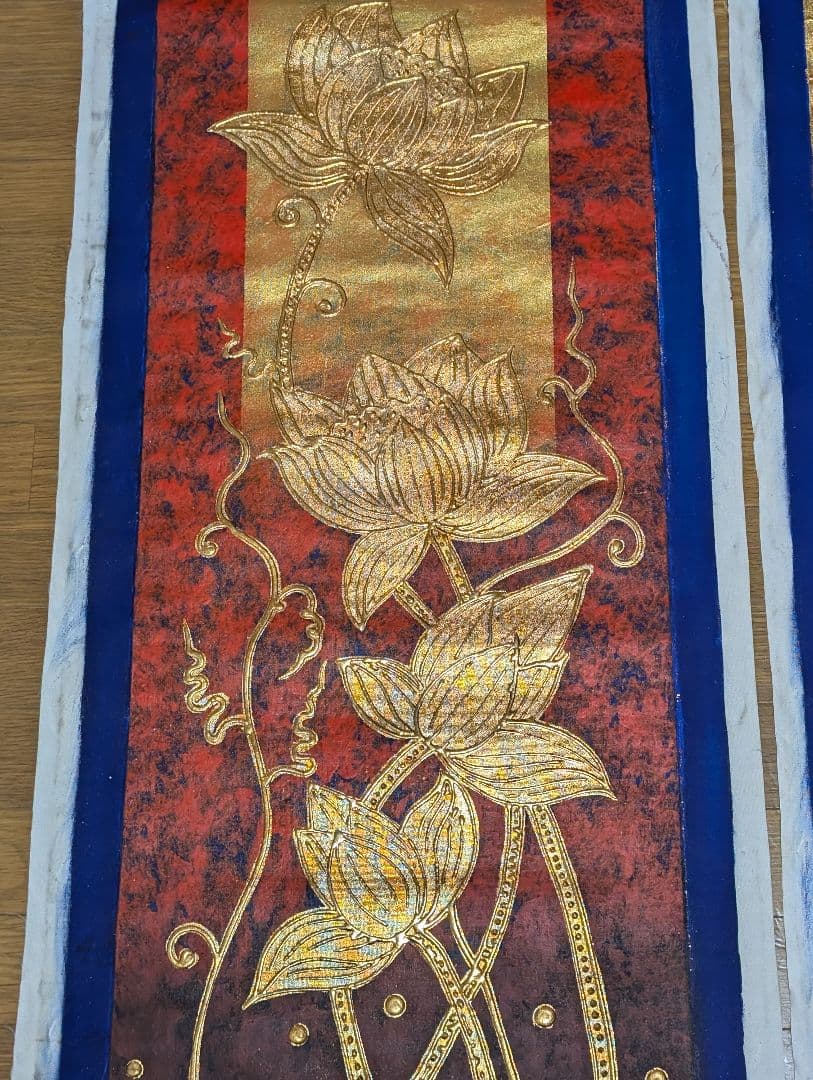 タイ　絵画　大サイズ　金色の蓮のアート　布地　芸術　チェンマイ　アジア　蓮の花