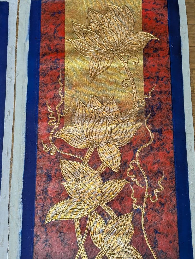 タイ　絵画　大サイズ　金色の蓮のアート　布地　芸術　チェンマイ　アジア　蓮の花
