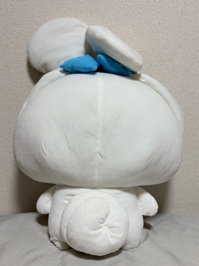 シナモンの巨大ぬいぐるみ
