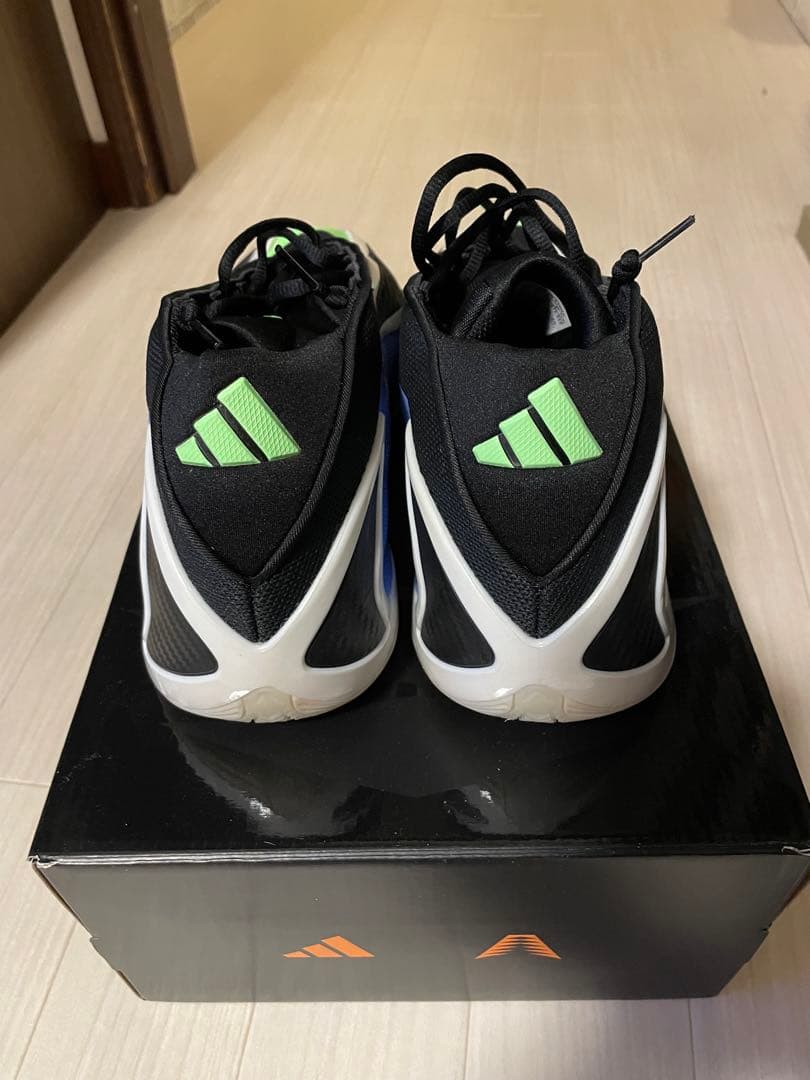 adidas バスケットボールシューズ ブラック/グリーン/ブルー