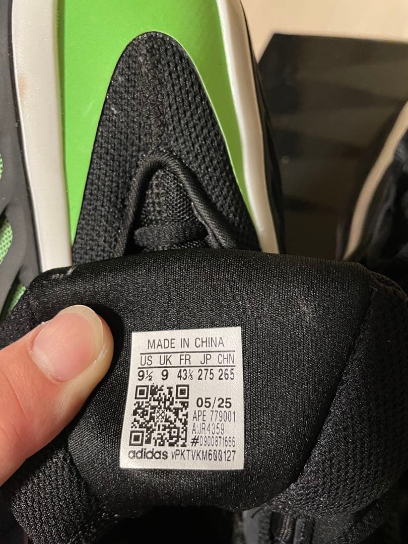 adidas バスケットボールシューズ ブラック/グリーン/ブルー