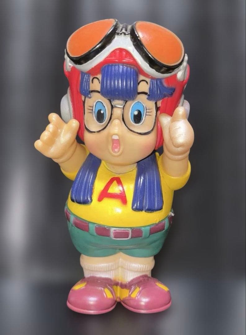 『Dr.スランプ アラレちゃん』の則巻アラレのソフビ製貯金箱約18cm 鳥山明