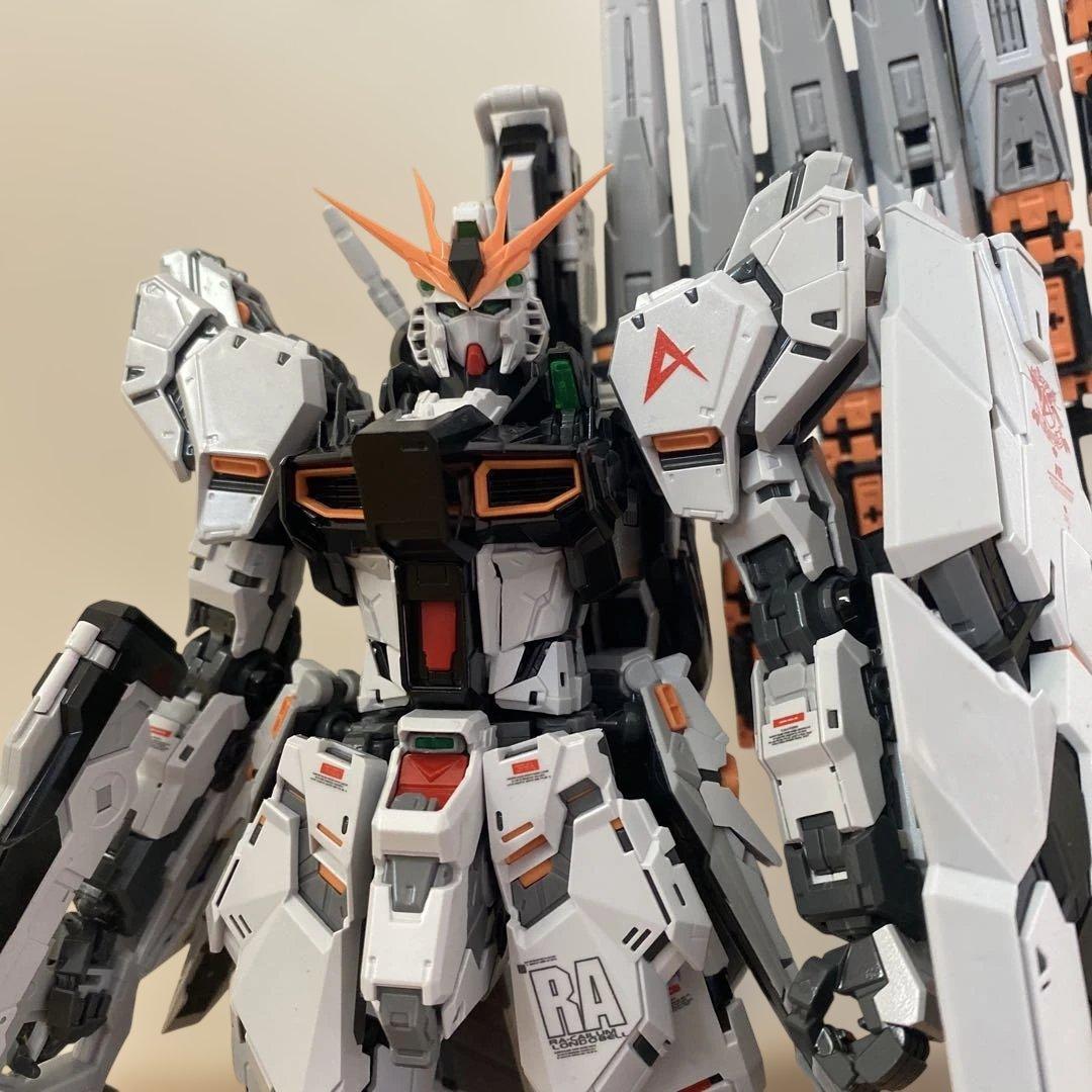 νガンダム　プラモデル　1/100